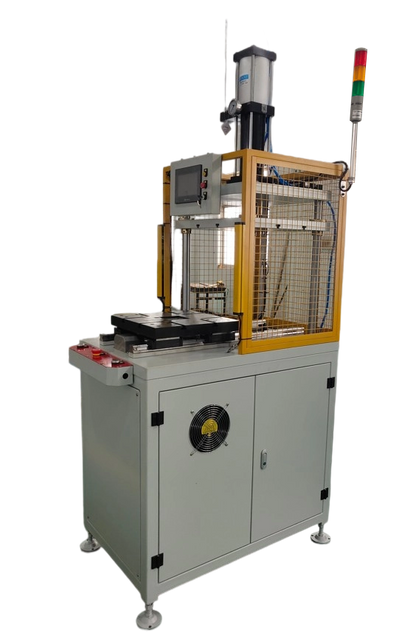 Pneumatic - hydraulic booster