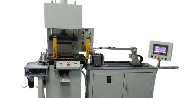 Fully automatic cutting machine